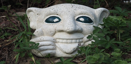 lurking-trolls